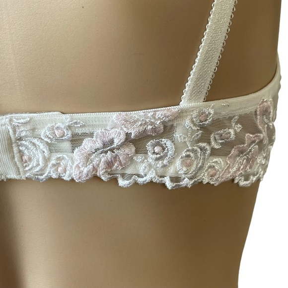 Vintage early 90s Lise Charmel retired style pink and white floral romantic bra - Picture 11 of 14
